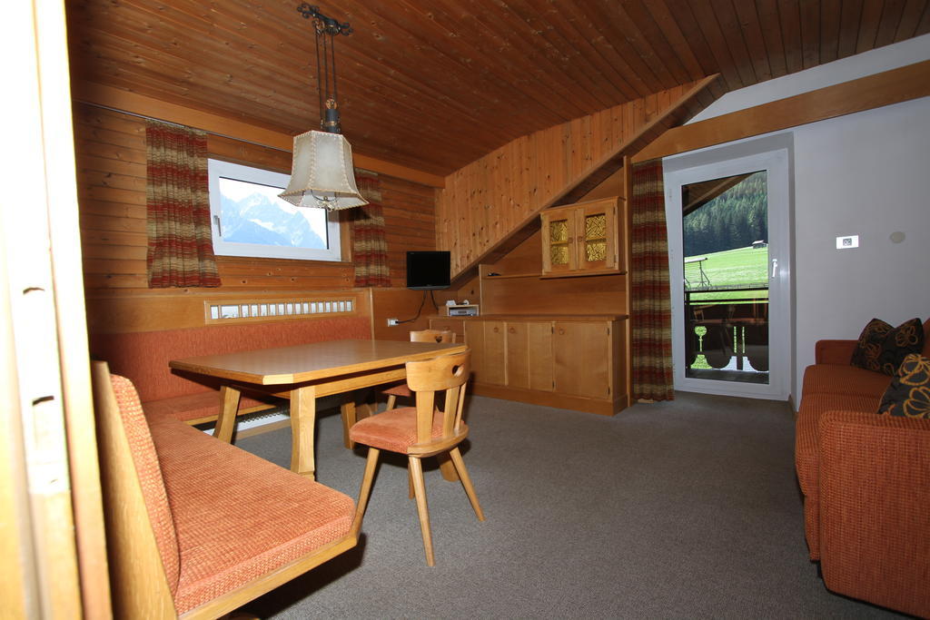 Garni Bergsteiger Hotel Sexten Room photo