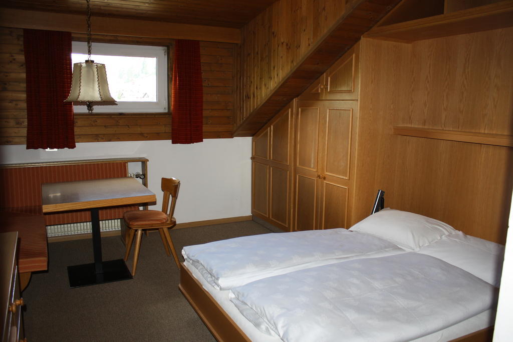 Garni Bergsteiger Hotel Sexten Room photo